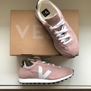 NWT women’s Veja Rio Branco size 8